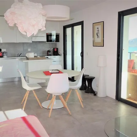 Very Nice With Sea View Ideally Located At 750m From The Port And Shops. 아파트 *