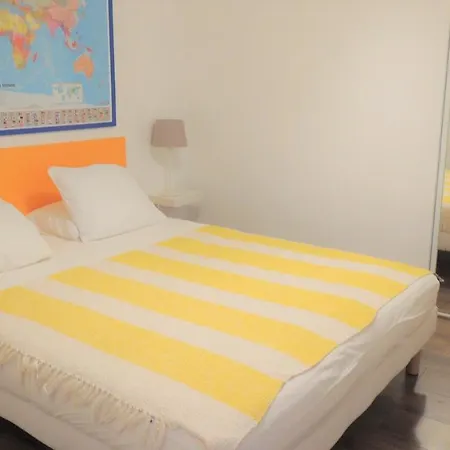 Very Nice With Sea View Ideally Located At 750m From The Port And Shops. 아파트