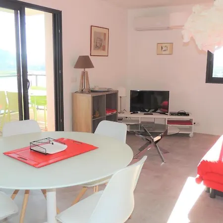 Very Nice With Sea View Ideally Located At 750m From The Port And Shops. 포르토베쉬오