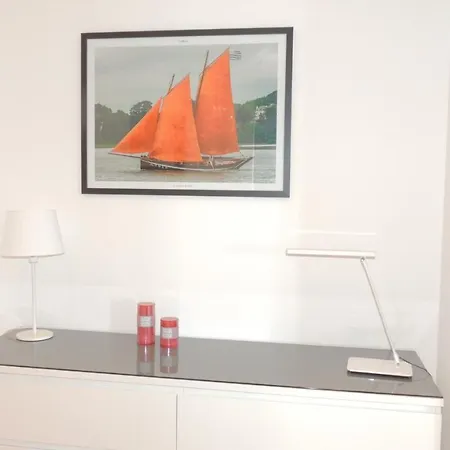 Very Nice With Sea View Ideally Located At 750m From The Port And Shops. 아파트 *