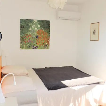 Very Nice With Sea View Ideally Located At 750m From The Port And Shops. 포르토베쉬오