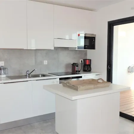 Very Nice With Sea View Ideally Located At 750m From The Port And Shops. 아파트 포르토베쉬오